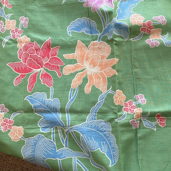 2 yards printed batik fabric/sarong, pale green w/floral print - Picture 6 of 9